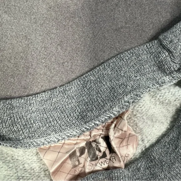 Vintage Gray Crewneck Sweater - Picture 4 of 4